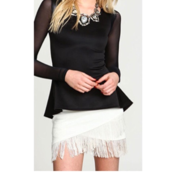 ONE LEFT ! 💲💲💲 SALE MARKDOWN Fringe Skirt - Picture 3 of 7